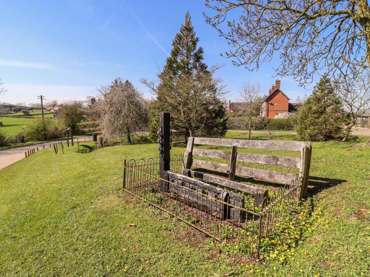 The Alms House West Villa Gloucester Buitenkant foto